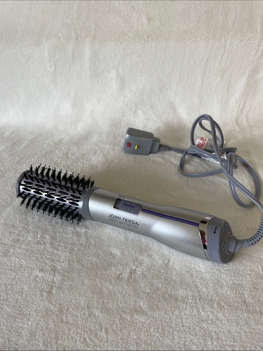 John Frieda Silver and Purple Hot Air Styling Brush - Volumizing Blowout Tool - Picture 2 of 4
